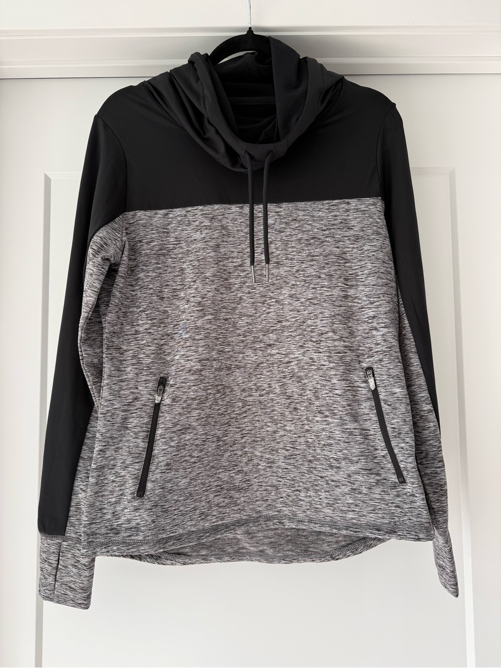 NWT-GIII 4Her by Carl Banks Women's Black and Gray Pullover Hoodie Slouch Neck M